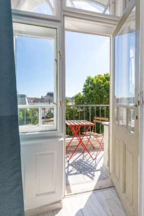 Designer Apartment on the Budapest Broadway w 2BR and Panorama Balcony (Nm8J)